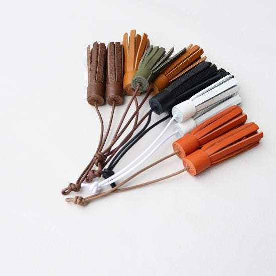 レザータッセル B-06